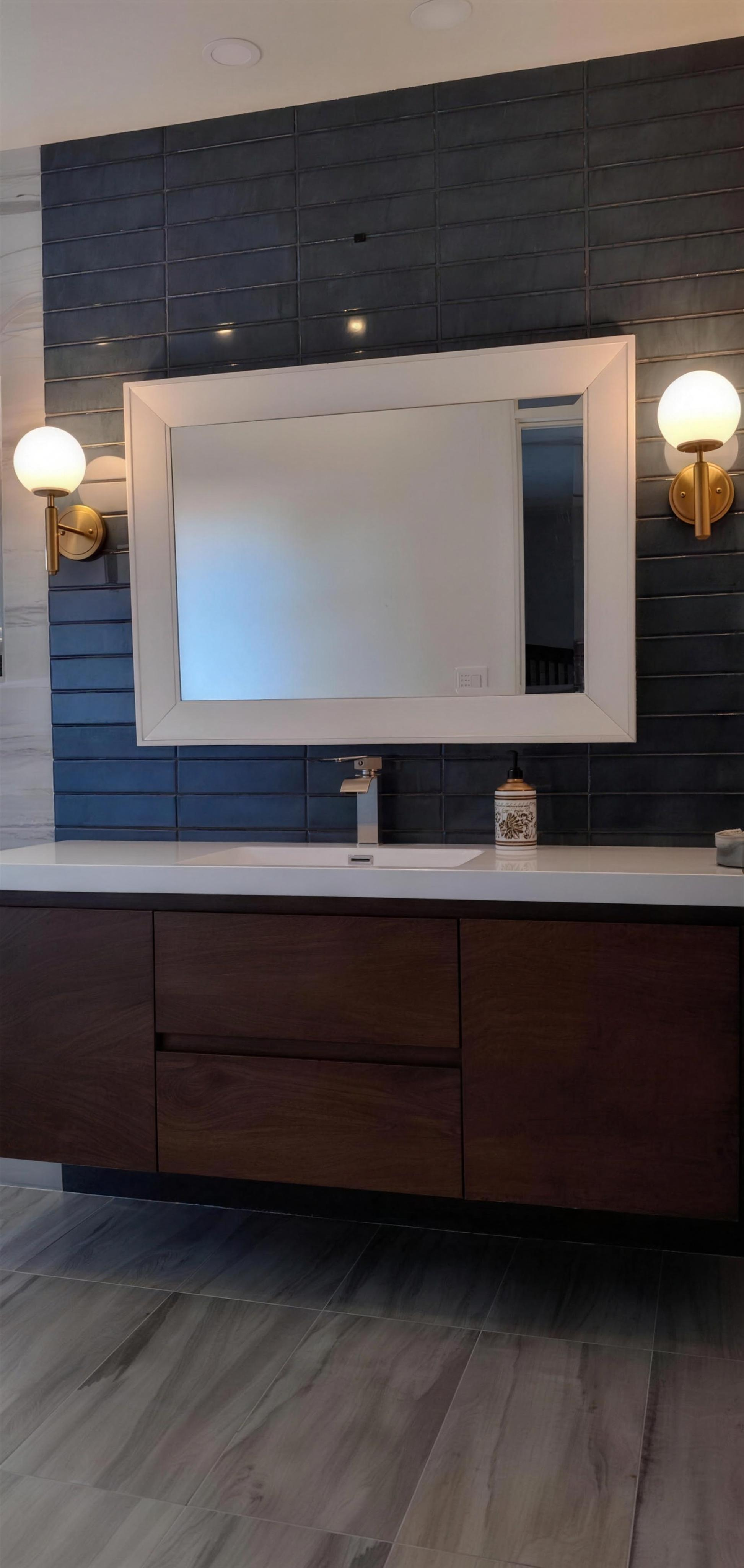 Mynte - Luxury Wall Sconce — customer photo by Abi K.